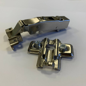 Петля для узких алюминиевых фасадов накладная с доводчиком серебро комплект саморез