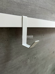 Крючок универсальный (Белый муар)