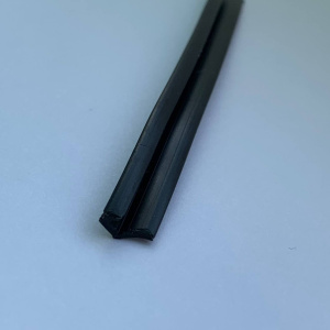 Уплотнитель для фасадного профиля  универсальный черный
